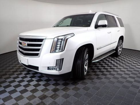 Used 2016 Cadillac Escalade Luxury image 13
