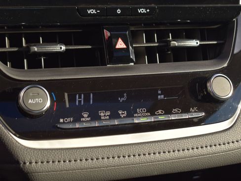 Certified 2025 Toyota Corolla XLE image 12