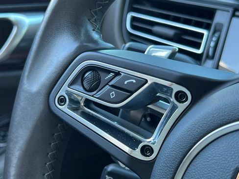 Certified 2021 Porsche Macan AWD/4WD image 23