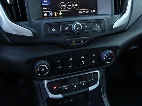 Used 2024 GMC Terrain SLE image 17