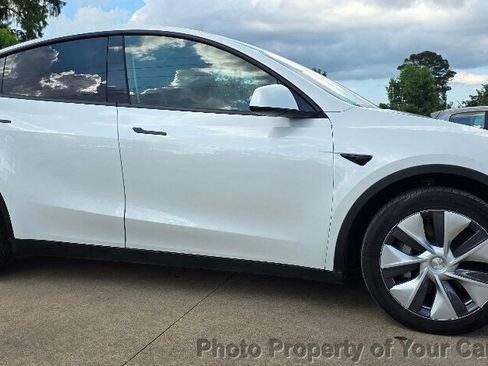 Used 2023 Tesla Model Y AWD image 10