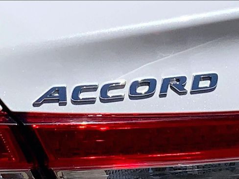 Used 2021 Honda Accord Touring image 10