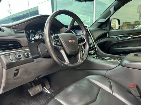 Used 2020 Cadillac Escalade Platinum image 36