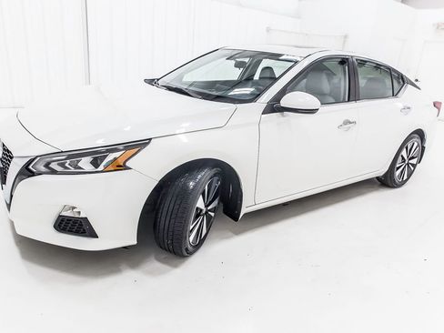Used 2021 Nissan Altima 2.5 SV w/ SV Premium Package FWD image 2