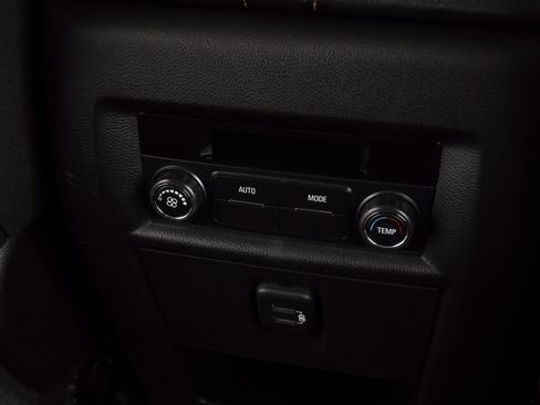 Used 2021 Chevrolet Traverse LT image 26