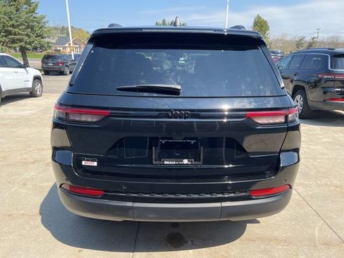 Certified 2025 Jeep Grand Cherokee Altitude AWD/4WD image 5