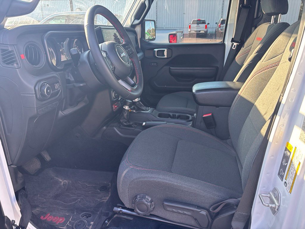 Used 2024 Jeep Wrangler Unlimited Rubicon w/ Convenience Group AWD/4WD image 12