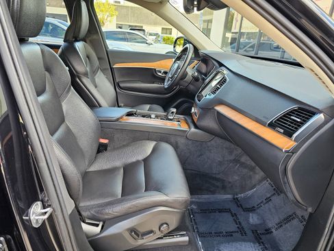 Used 2025 Volvo XC90 B6 Ultra image 30