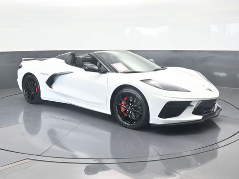 Used 2024 Chevrolet Corvette Stingray Convertible w/ Z51 Performance Package image 8