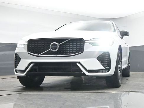 Used 2023 Volvo XC60 B5 Plus FWD image 12