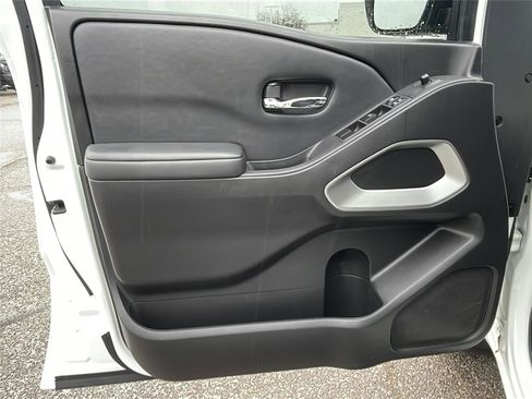 Used 2022 Nissan Frontier SV image 20