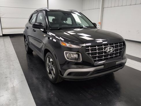 Used 2022 Hyundai Venue SEL FWD image 13