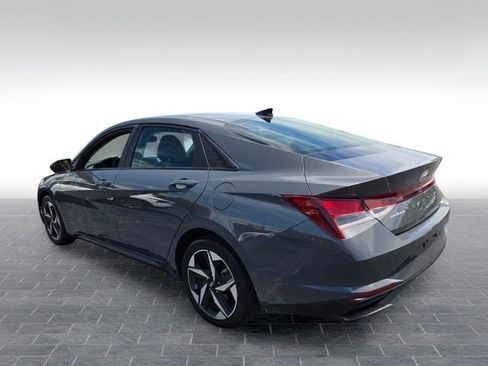 Used 2023 Hyundai Elantra SEL w/ Convenience Package FWD image 5