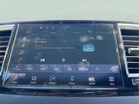 Certified 2024 Chrysler Pacifica Touring-L image 19