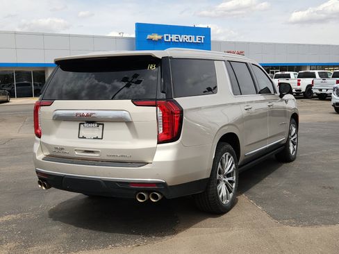 Used 2021 GMC Yukon XL Denali w/ Denali Ultimate Package AWD/4WD image 4