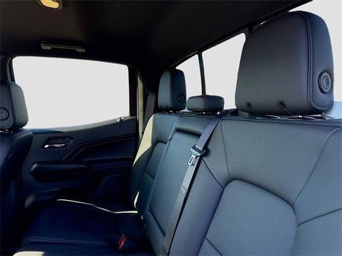 New 2024 Chevrolet Colorado LT w/ LT Convenience Package III image 28