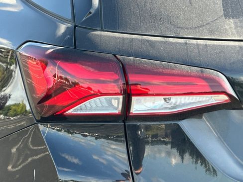 Used 2023 Chevrolet Equinox RS FWD image 46