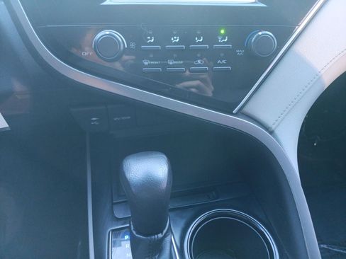 Used 2018 Toyota Camry L image 21