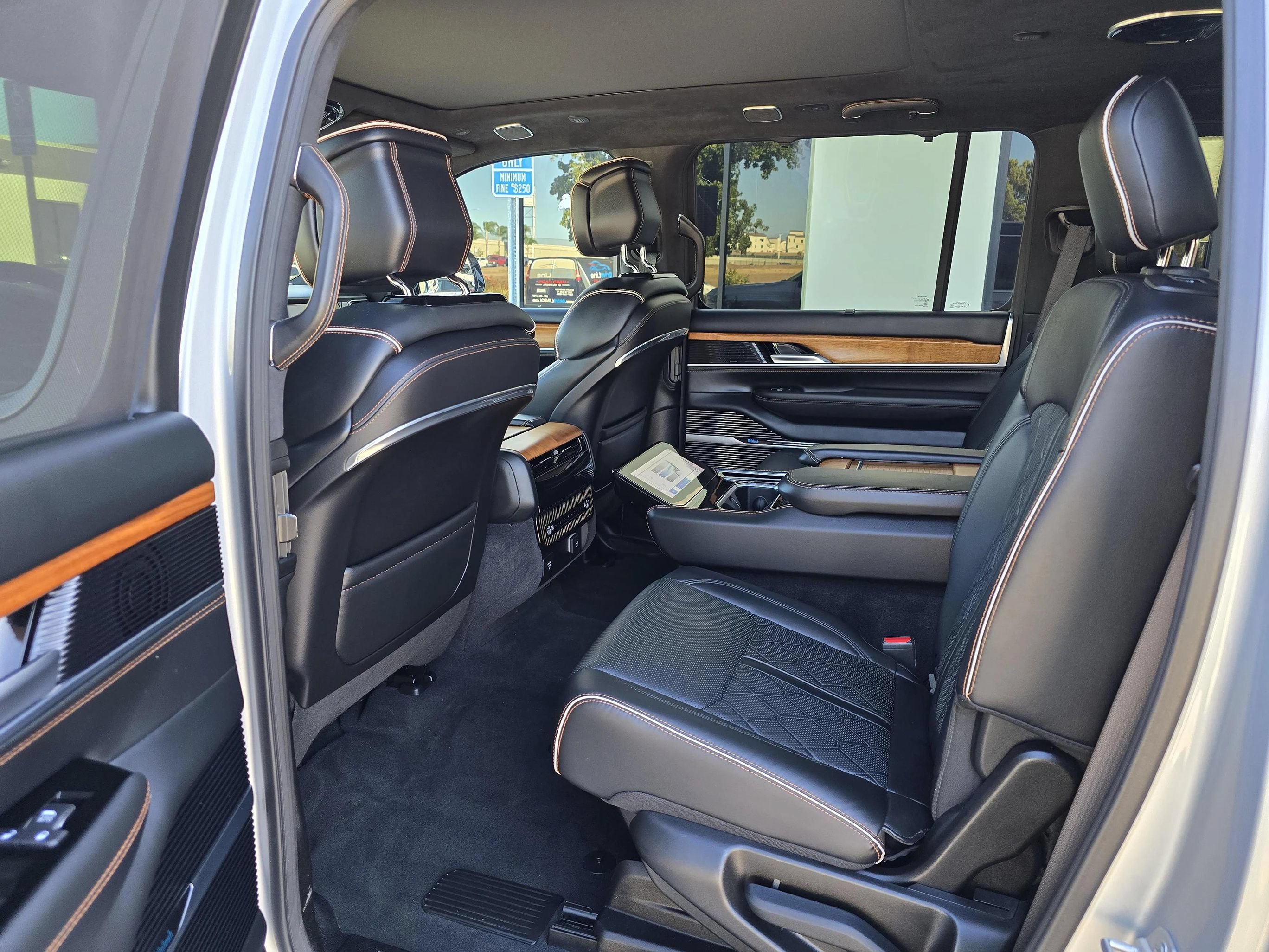 Used 2024 Jeep Grand Wagoneer L Series III AWD/4WD image 70