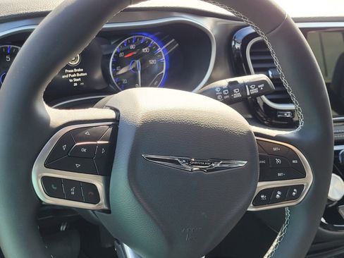 New 2026 Chrysler Pacifica Select image 17