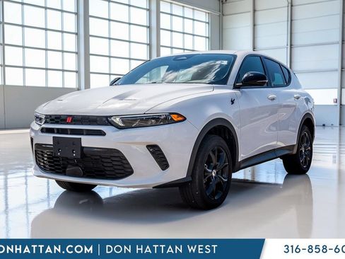 Used 2024 Dodge Hornet GT w/ GT Blacktop Package AWD/4WD image 1
