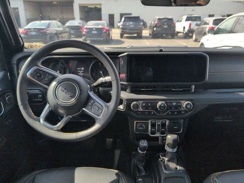 Used 2024 Jeep Wrangler Unlimited Sahara w/ Technology Group AWD/4WD image 11