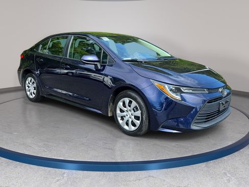 Used 2024 Toyota Corolla LE image 3