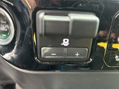 Used 2023 Chevrolet Silverado 1500 ZR2 w/ Technology Package image 12