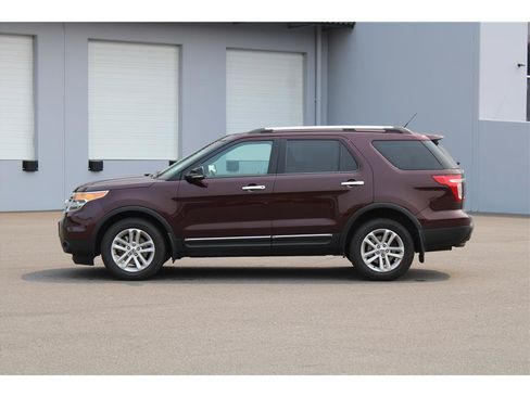 Used 2011 Ford Explorer XLT w/ 201A Rapid Spec Order Code AWD/4WD image 2