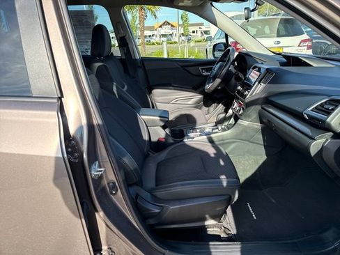 Used 2022 Subaru Forester Premium AWD/4WD image 9