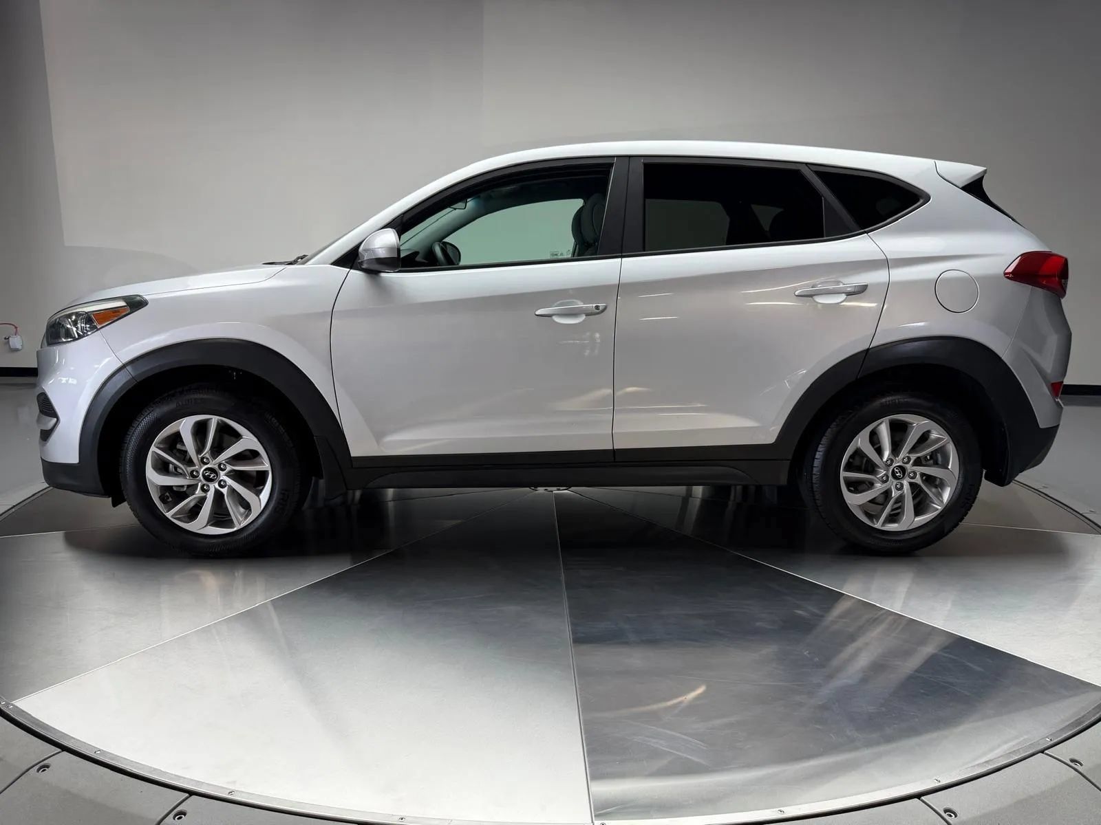 Used 2018 Hyundai Tucson SE AWD/4WD image 4