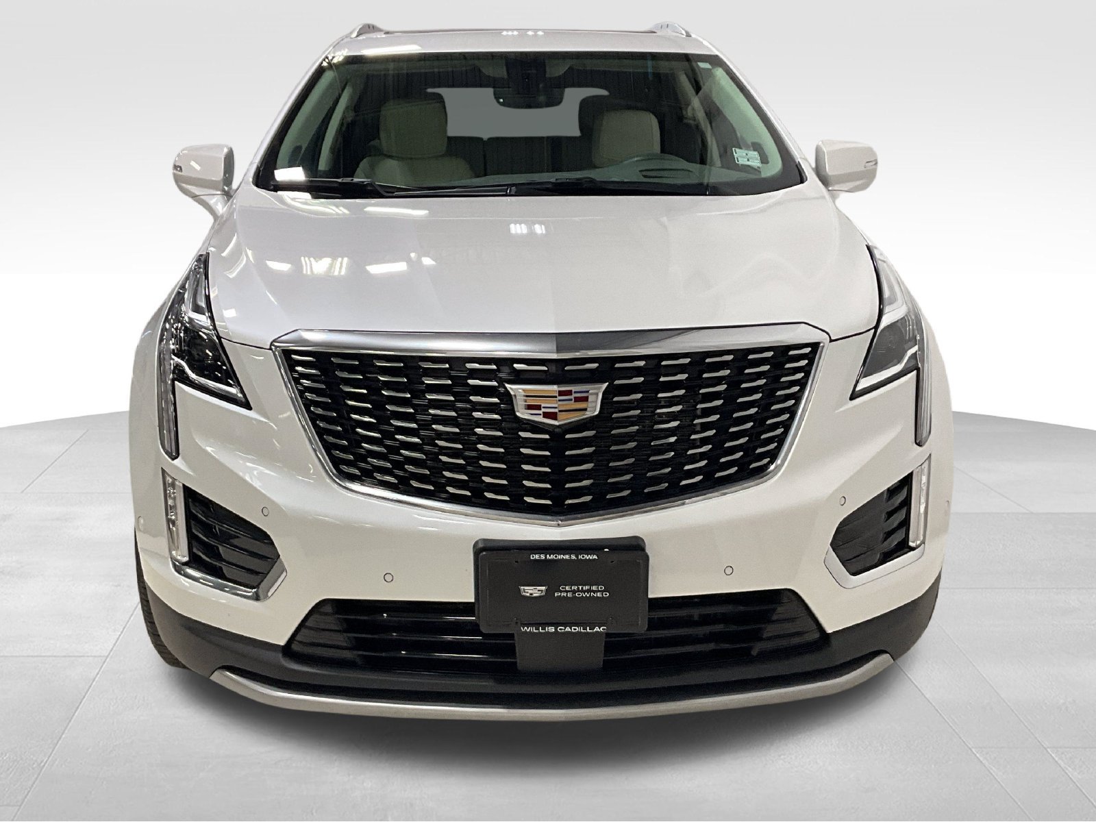 Used 2023 Cadillac XT5 Premium Luxury w/ Technology Package AWD/4WD image 3