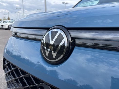 New 2026 Volkswagen Tiguan SE R-Line FWD image 9