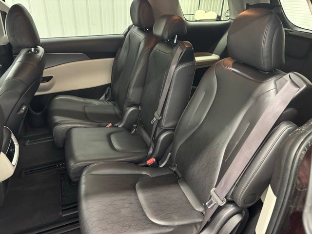 Used 2024 Kia Carnival LX FWD image 10