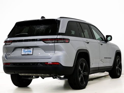 New 2025 Jeep Grand Cherokee Altitude image 7