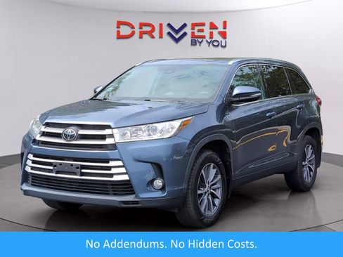 Used 2019 Toyota Highlander XLE image 1