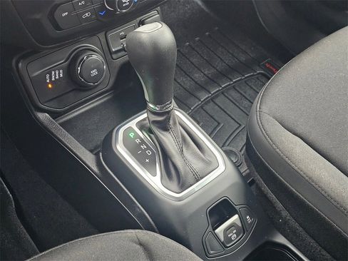 Used 2019 Jeep Renegade Altitude w/ Quick Order Package 2XM image 33