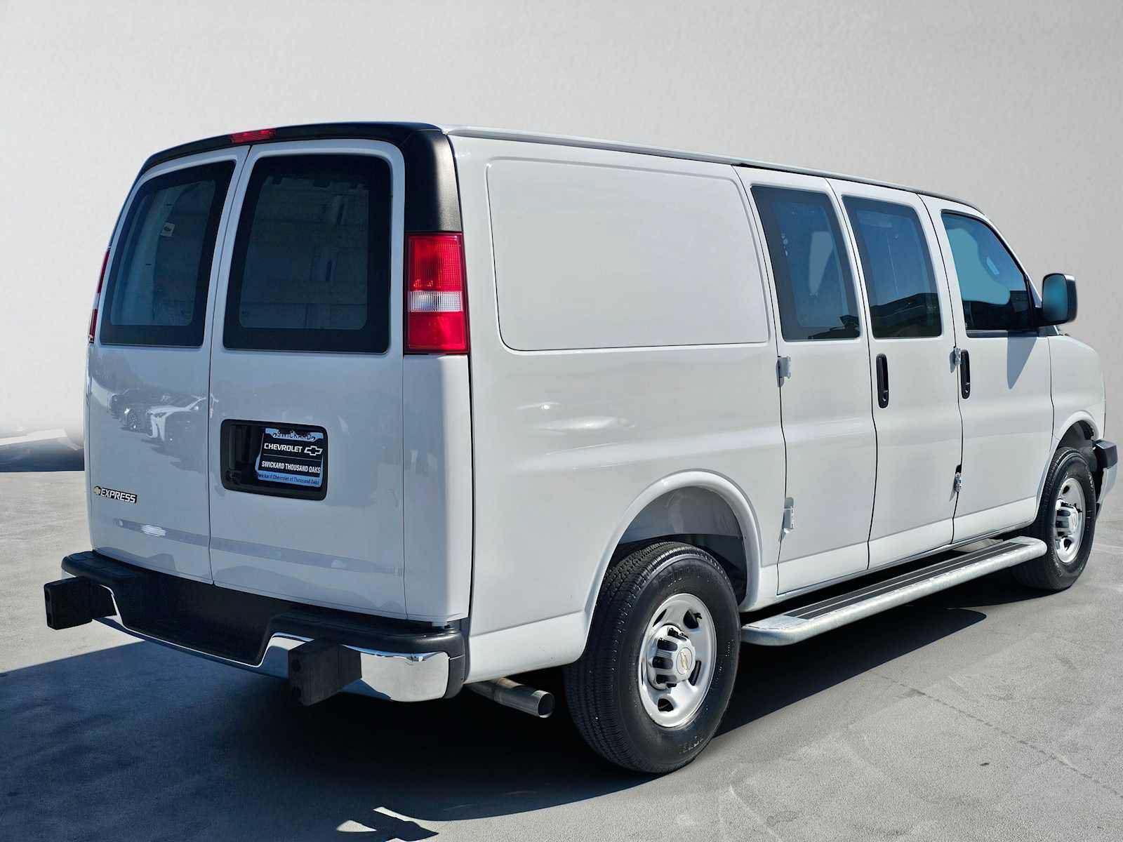 Used 2025 Chevrolet Express 2500 w/ Driver Convenience Package RWD image 3