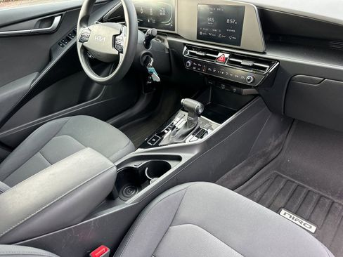 Used 2024 Kia Niro LX image 15