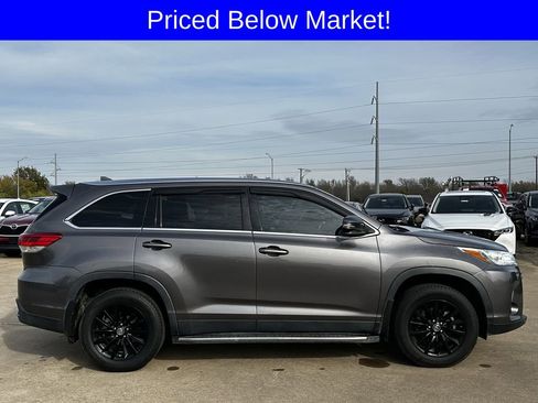 Used 2019 Toyota Highlander XLE image 3