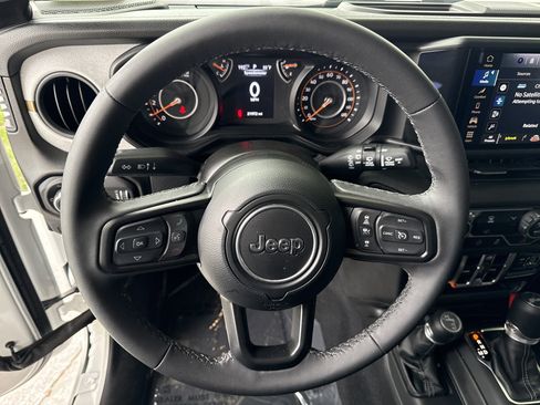 Used 2025 Jeep Wrangler Sport S image 23