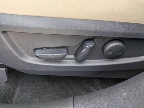 Used 2019 INFINITI QX50 Essential w/ Premium Heat Package image 20