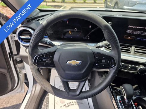 Used 2024 Chevrolet Trax LT FWD image 16