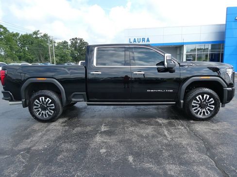 Certified 2025 GMC Sierra 3500 Denali Ultimate w/ LPO, GMC Protection Package AWD/4WD image 4