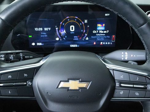 Used 2025 Chevrolet Equinox LT w/ Safety and Technology Package FWD image 16