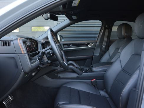 Certified 2025 Porsche Cayenne S AWD/4WD image 16
