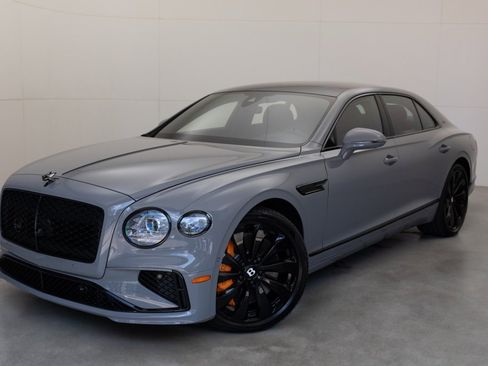 Used 2025 Bentley Flying Spur Plug-In Hybrid image 21