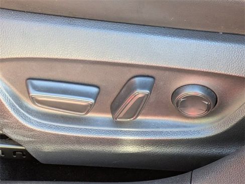 Used 2019 Toyota Prius XLE image 19