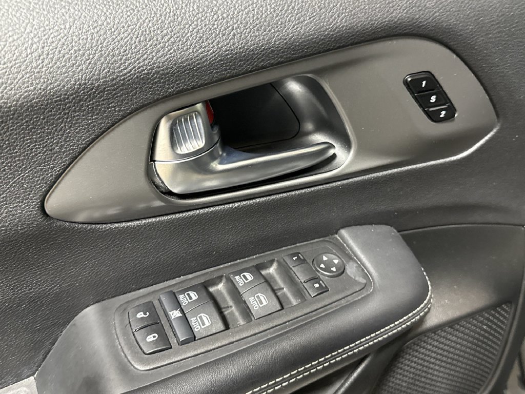 Used 2025 Chrysler Pacifica Select FWD image 20