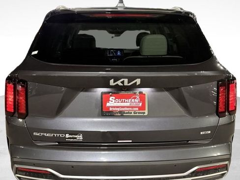 Certified 2024 Kia Sorento EX image 3